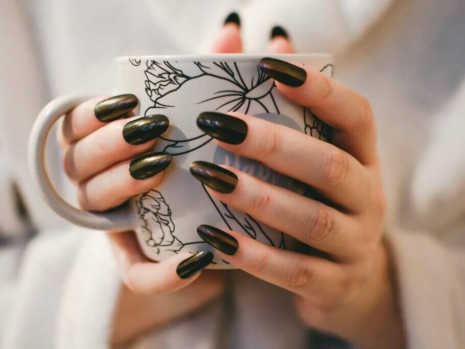 Holographic nails
